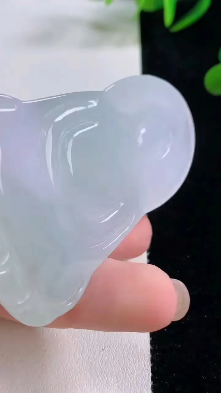 天然A货翡翠观音菩萨吊坠，尺寸68.5-43.6-6.7，重量:36.47g
11月24日