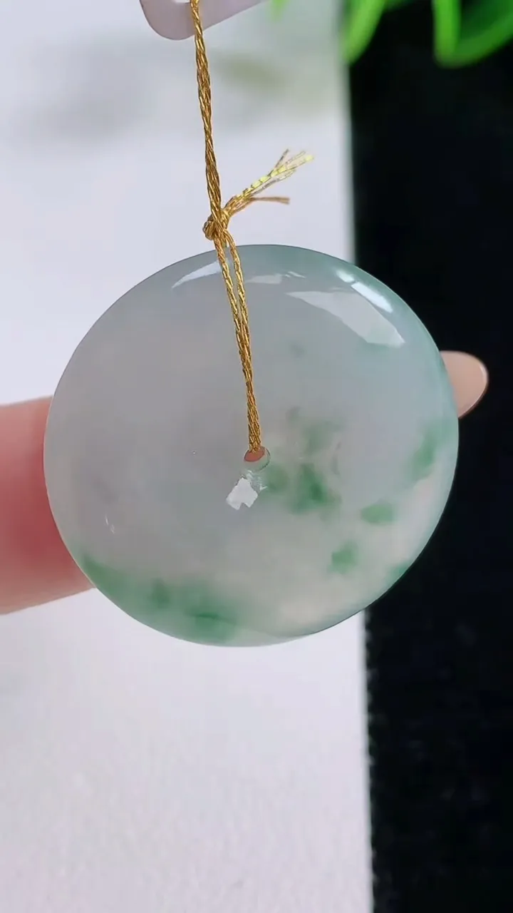 天然A货翡翠冰种飘花平安扣吊坠，尺寸26-5.4，重量:7.67g
11月24日