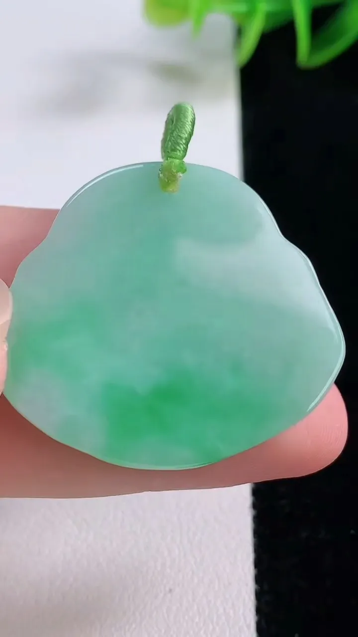 天然A货翡翠佛公吊坠，尺寸32.8-37.2-6，重量:13.19g
11月24日