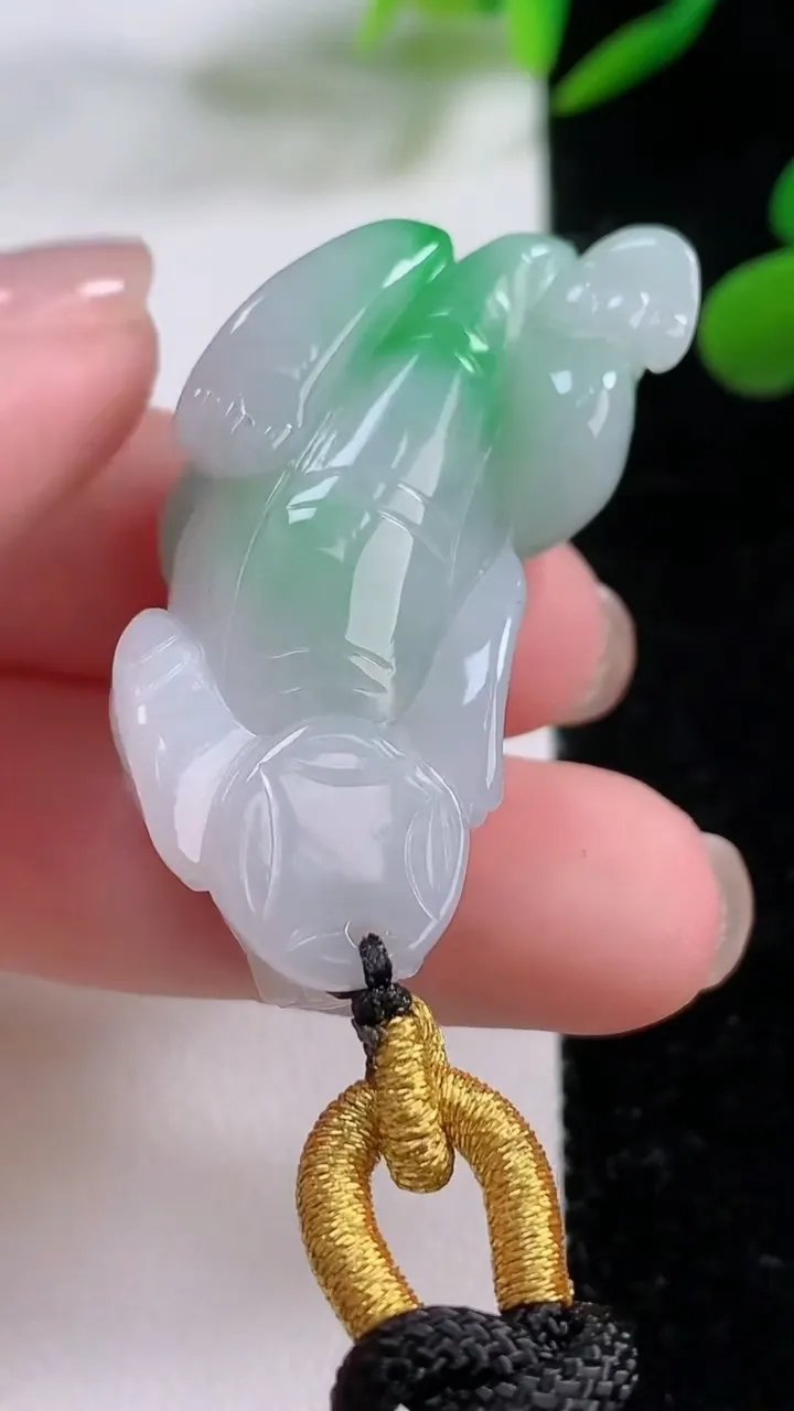 天然A货翡翠山水牌吊坠，尺寸65.2-43.5-14.7，重:84.55g
11月24日