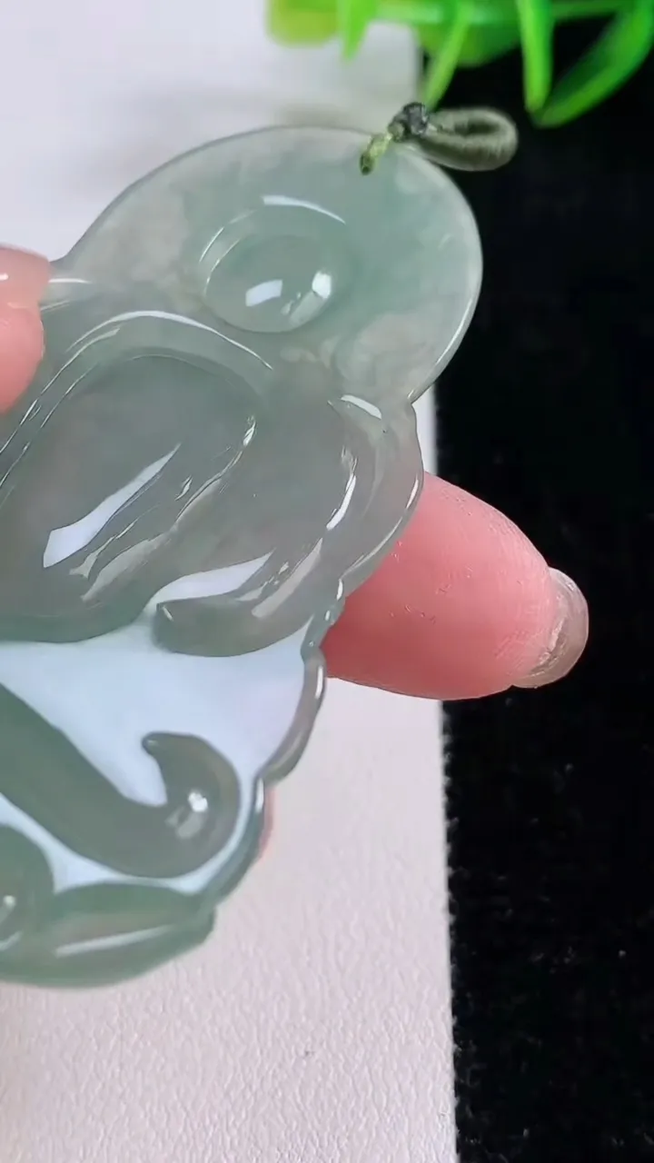 天然A货翡翠度母观音吊坠，尺寸63.8-41.2-5.5，重量:25.52g
11月24日