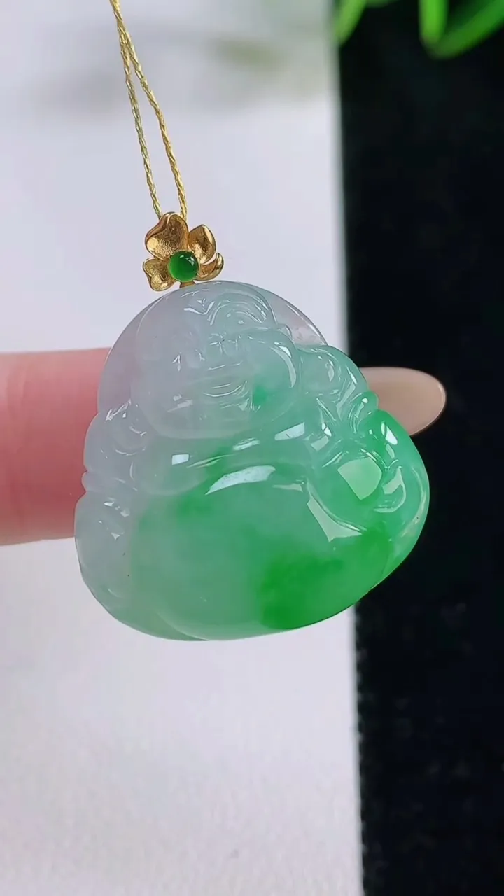 天然A货翡翠佛公吊坠，尺寸22.7-22.8-8.2，重量:7.55g
11月24日