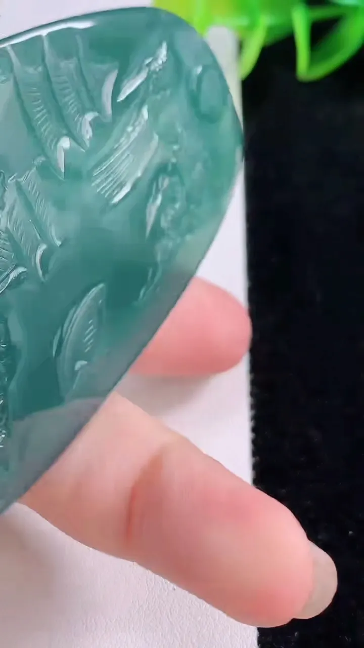 天然A货翡翠蓝水山水文殊菩萨吊坠，尺寸81.5-46.3-6.6，重量:52.27g
11月24日