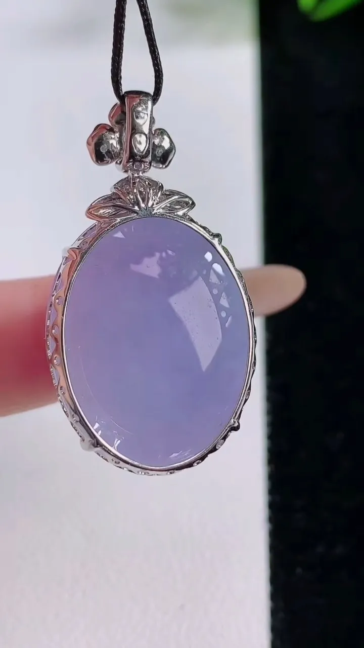 天然A货翡翠18K金紫罗兰蛋面吊坠，尺寸33.7-23.8-18.8-12.3，重量:10.38g
11月24日