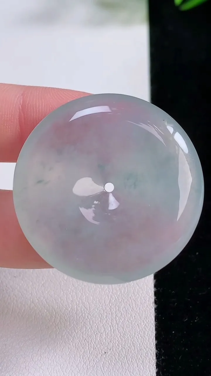 天然A货翡翠种飘花平安扣吊坠，尺寸34.6-6，重量:15.08g
11月24日