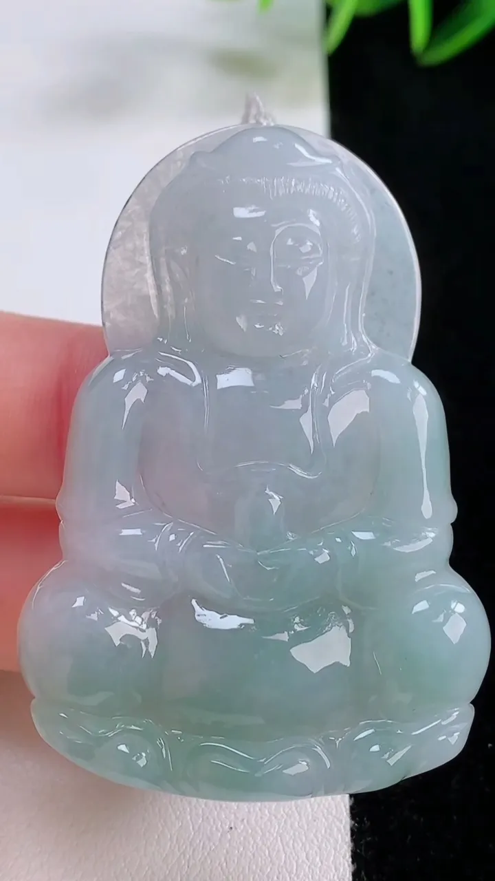 天然A货翡翠观音菩萨吊坠，尺寸55.3-38.8-5.8，重量:21.06g
11月24日