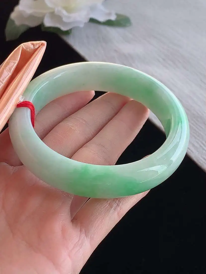 a货翡翠老坑冰种飘绿厚装正装正圈手镯59-60大圈口  尺寸59.8×14.8×9mm 1123