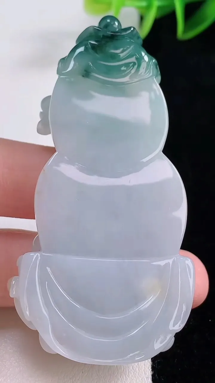 天然A货翡翠飘花大势至菩萨吊坠，尺寸69.7-36.6-10.4，重量:40.63g
11月24日