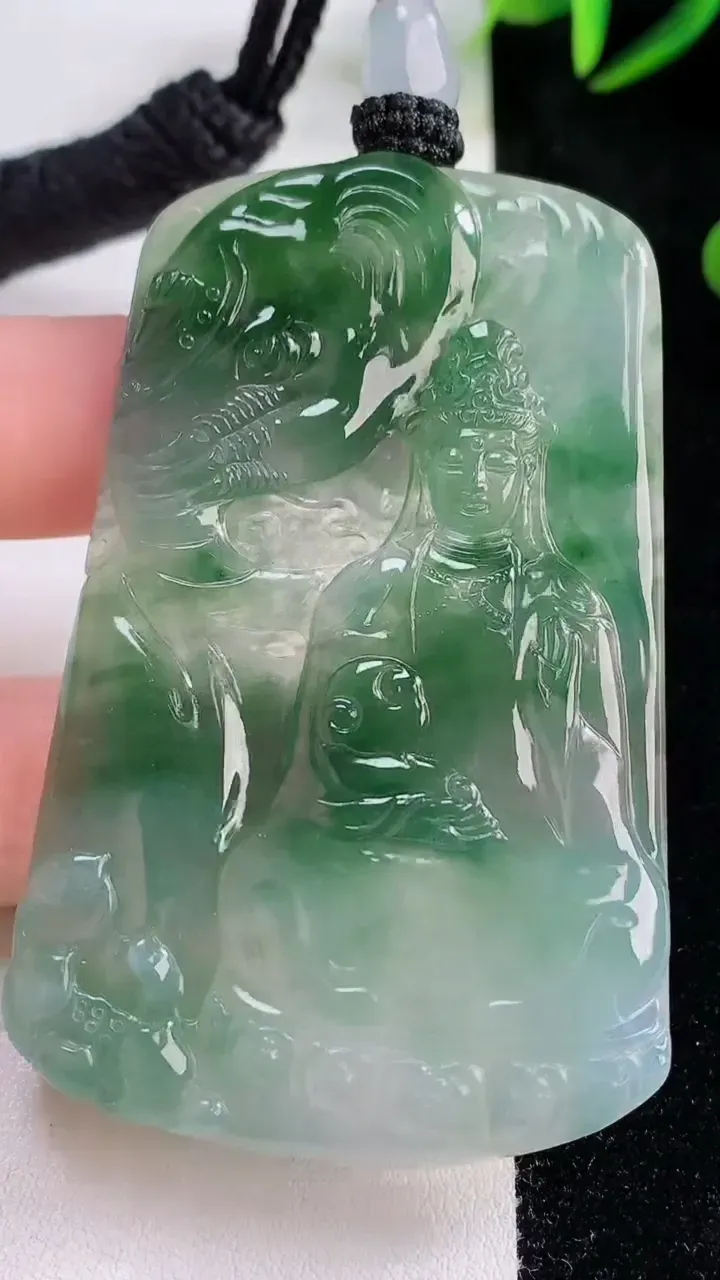 天然A货翡翠普贤菩萨吊坠，尺寸67.7-42.5-5，重量:41.43g
11月24日