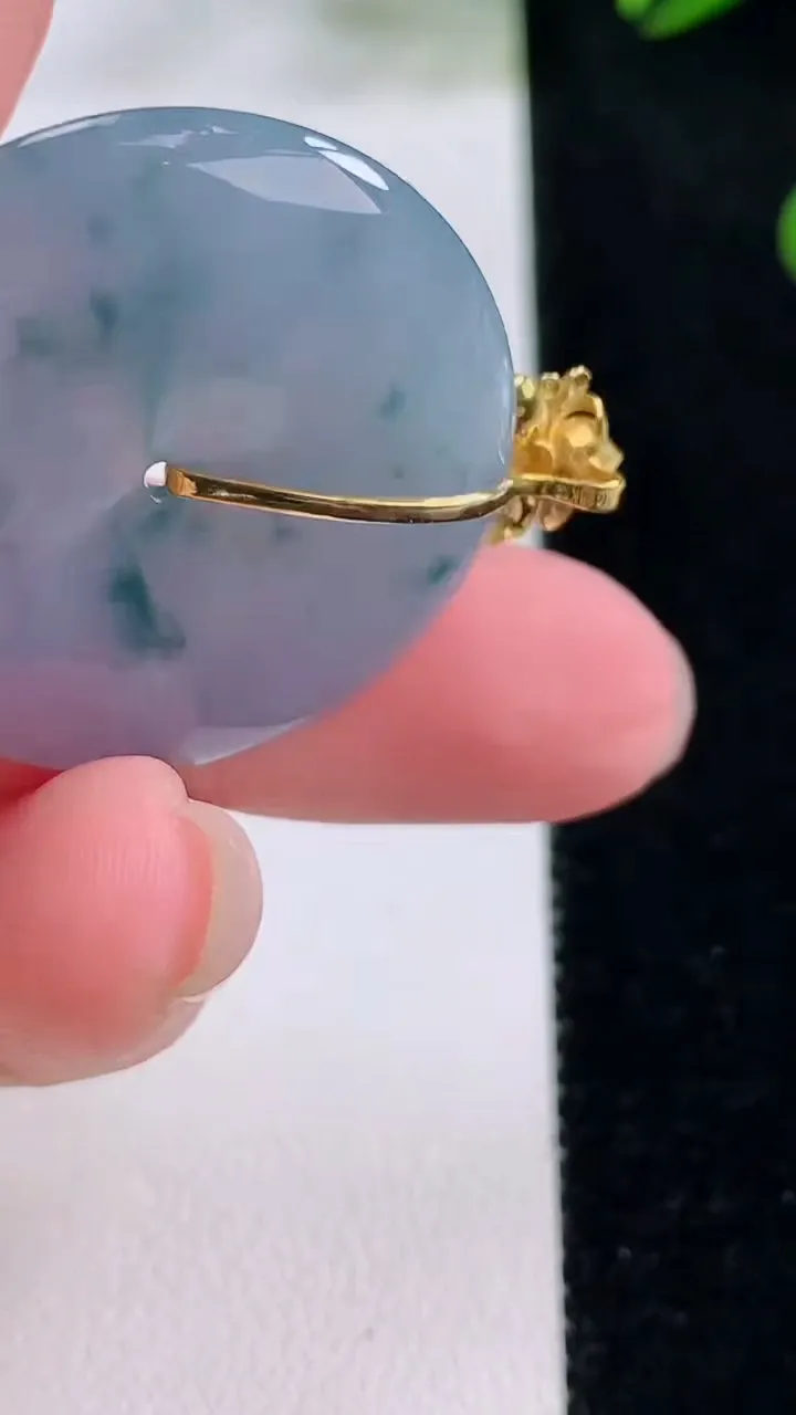 天然A货翡翠18K金紫罗兰平安扣吊坠，尺寸30.7-5.6，重量:11.39g
11月24日