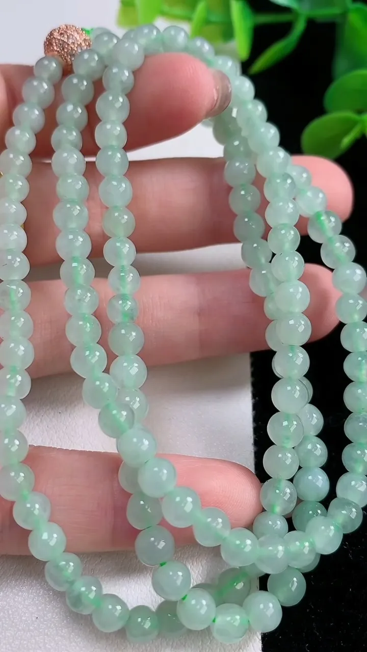 天然A货翡翠圆珠项链，尺寸5.2-128颗，重:31.08g
11月24日