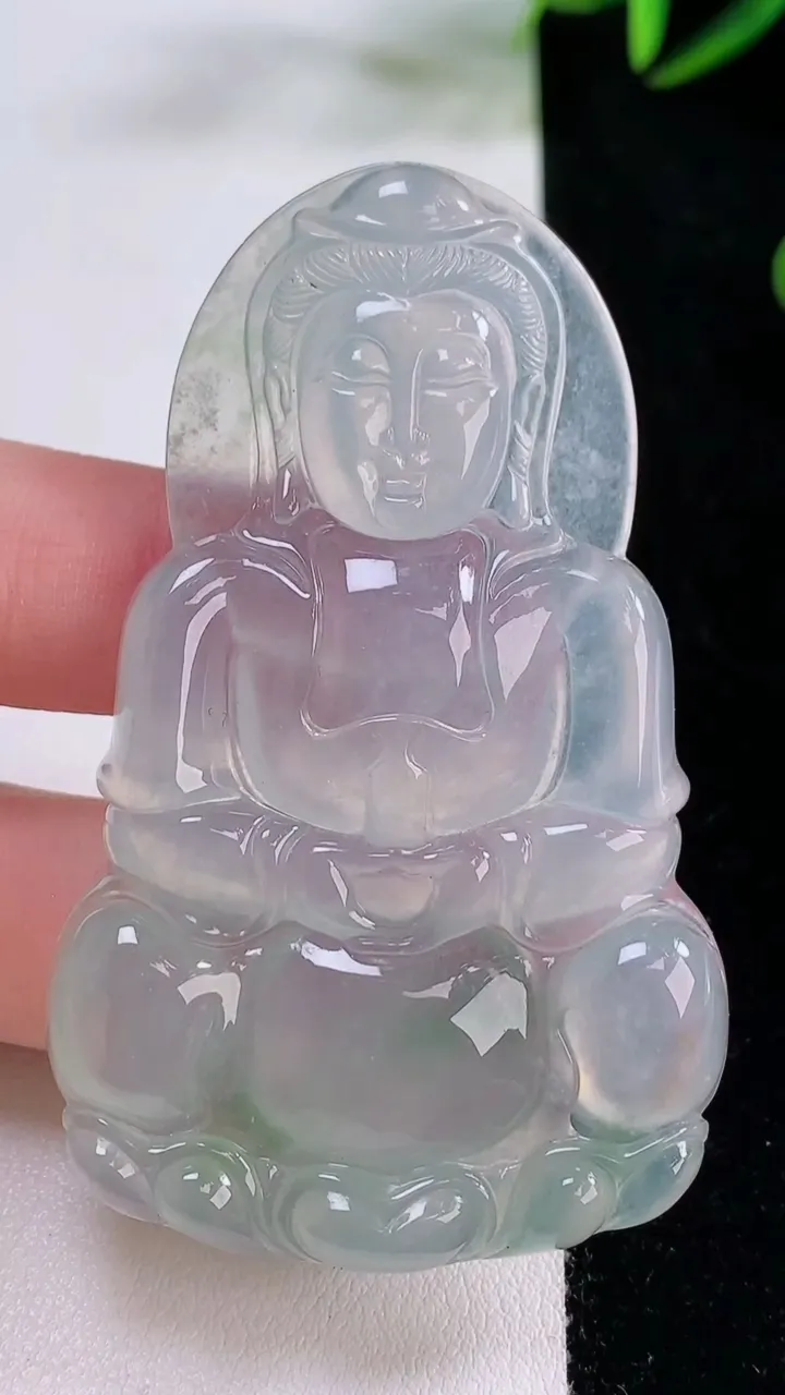 天然A货翡翠观音菩萨吊坠，尺寸64.2-39.6-5.3，重量:26.06g
11月24日