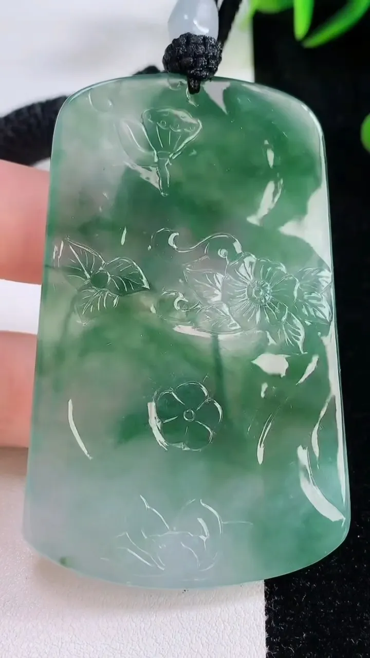 天然A货翡翠普贤菩萨吊坠，尺寸67.7-42.5-5，重量:41.43g
11月24日