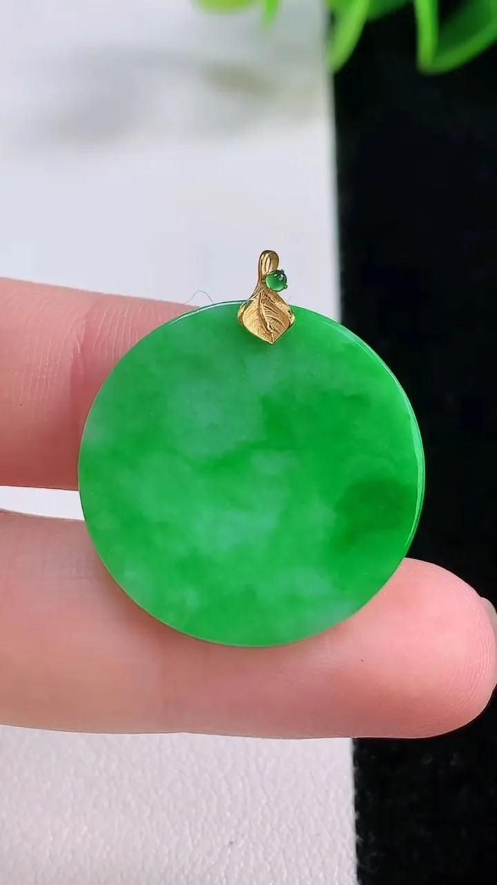 天然A货翡翠无事牌吊坠，尺寸24.5-1.4，重量:3.49g
11月24日