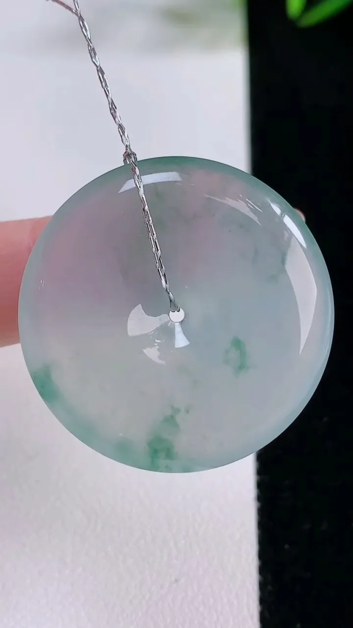 天然A货翡翠种飘花平安扣吊坠，尺寸32.5-6，重量:14.15g
11月24日