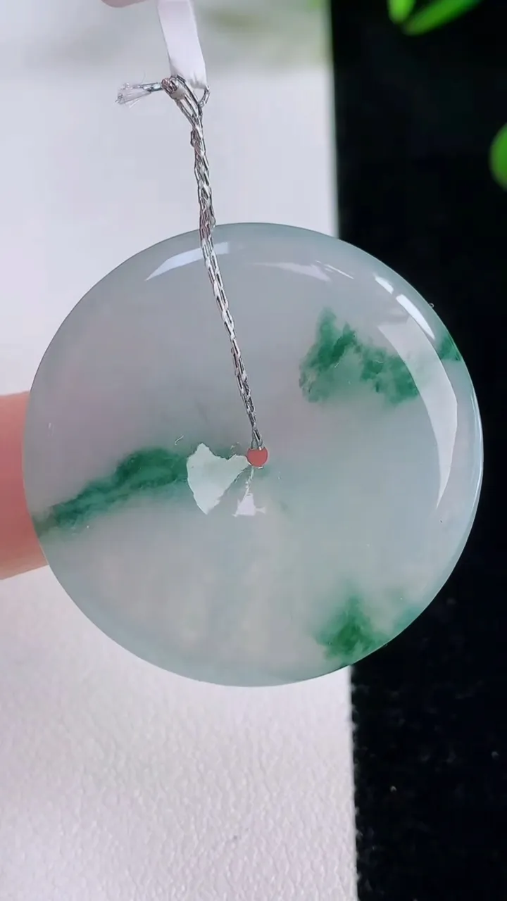 天然A货翡翠冰种飘花平安扣吊坠，尺寸34.2-5.5，重量:14.96g
11月24日