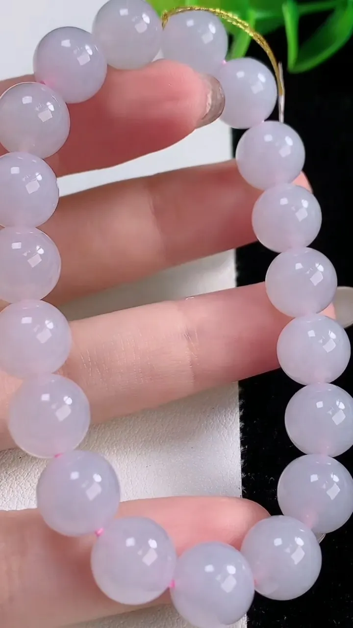 天然A货翡翠圆珠手串，尺寸10-19颗，重量:33.32g11月24日
工厂直销收藏佳品,种好水足，色泽均匀，有种有色，上手高大气！