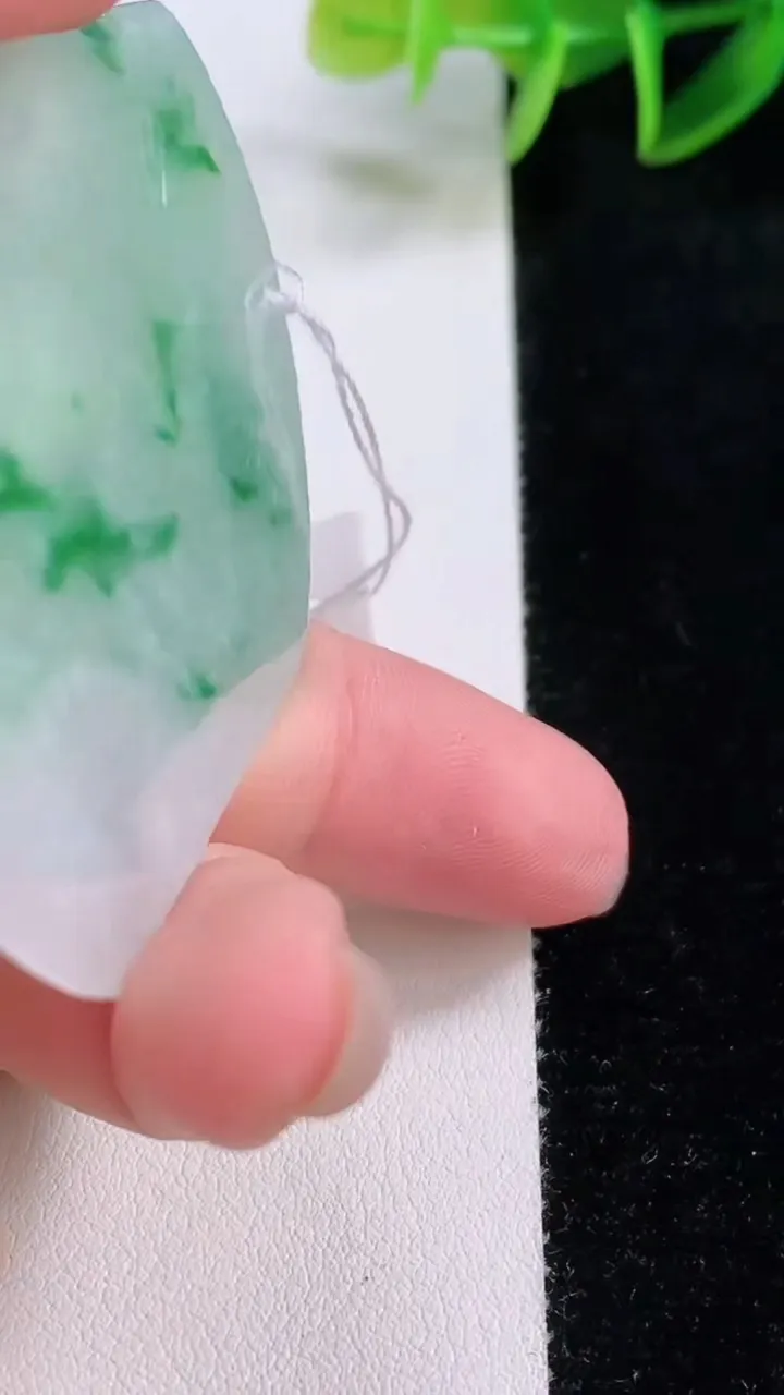 天然A货翡翠生肖鼠吊坠，尺寸53.7-45-5.7，重量:30.45g
11月24日