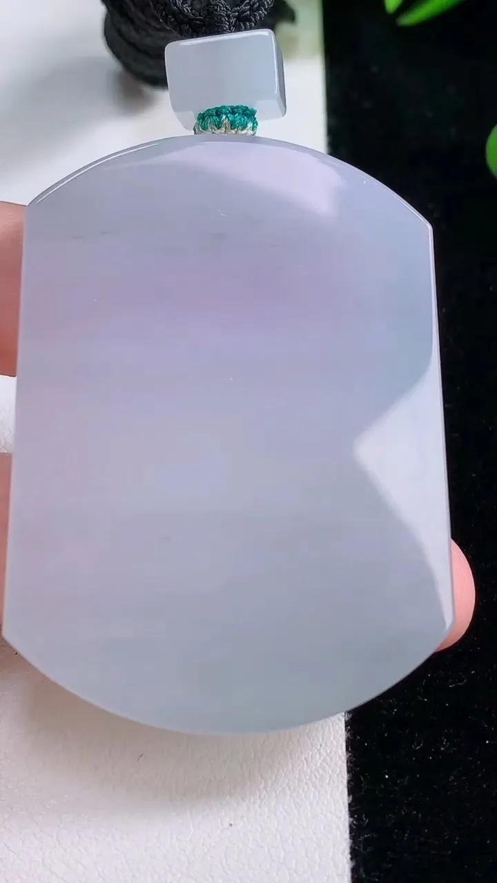 天然A货翡翠紫罗兰无事牌吊坠，尺寸54.5-40.5-5.8，重量:43.22g
11月24日