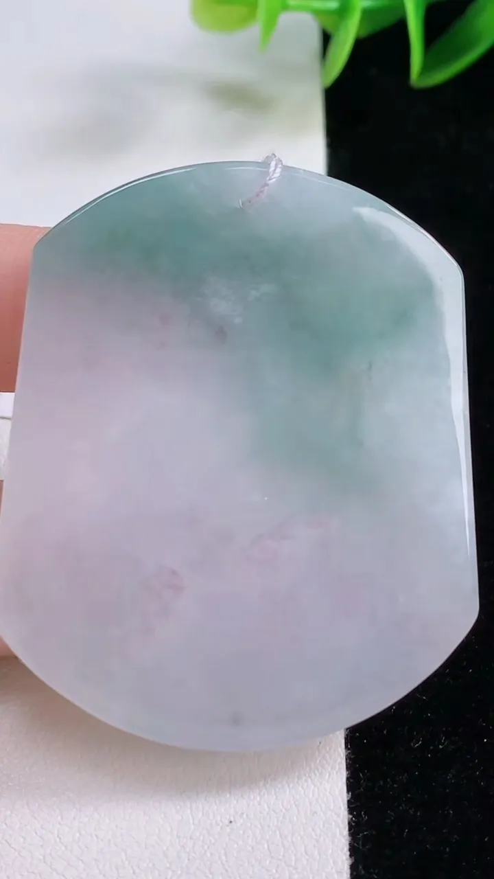 天然A货翡翠生肖兔吊坠，尺寸53-44.4-5.6，重量:27.61g
11月24日