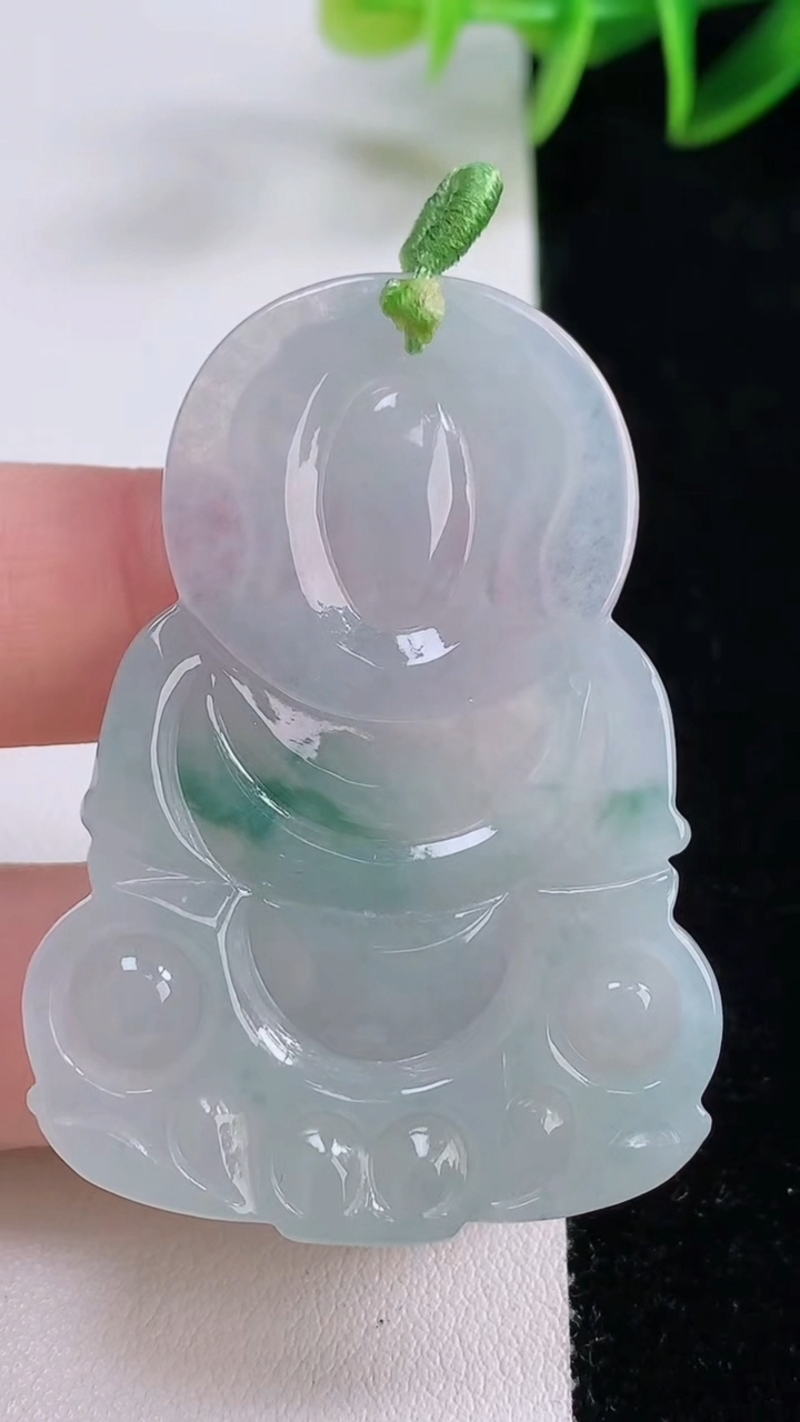 天然A货翡翠飘花观音菩萨吊坠，尺寸50.7-36.6-5.6，重量:17.75g
11月24日