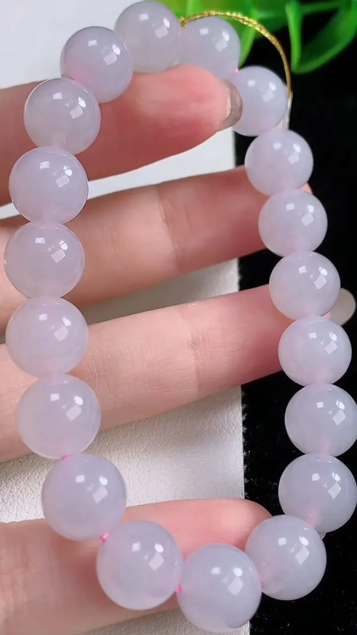 天然A货翡翠圆珠手串，尺寸10-19颗，重量:33.32g11月24日
工厂直销收藏佳品,种好水足，色泽均匀，有种有色，上手高大气！