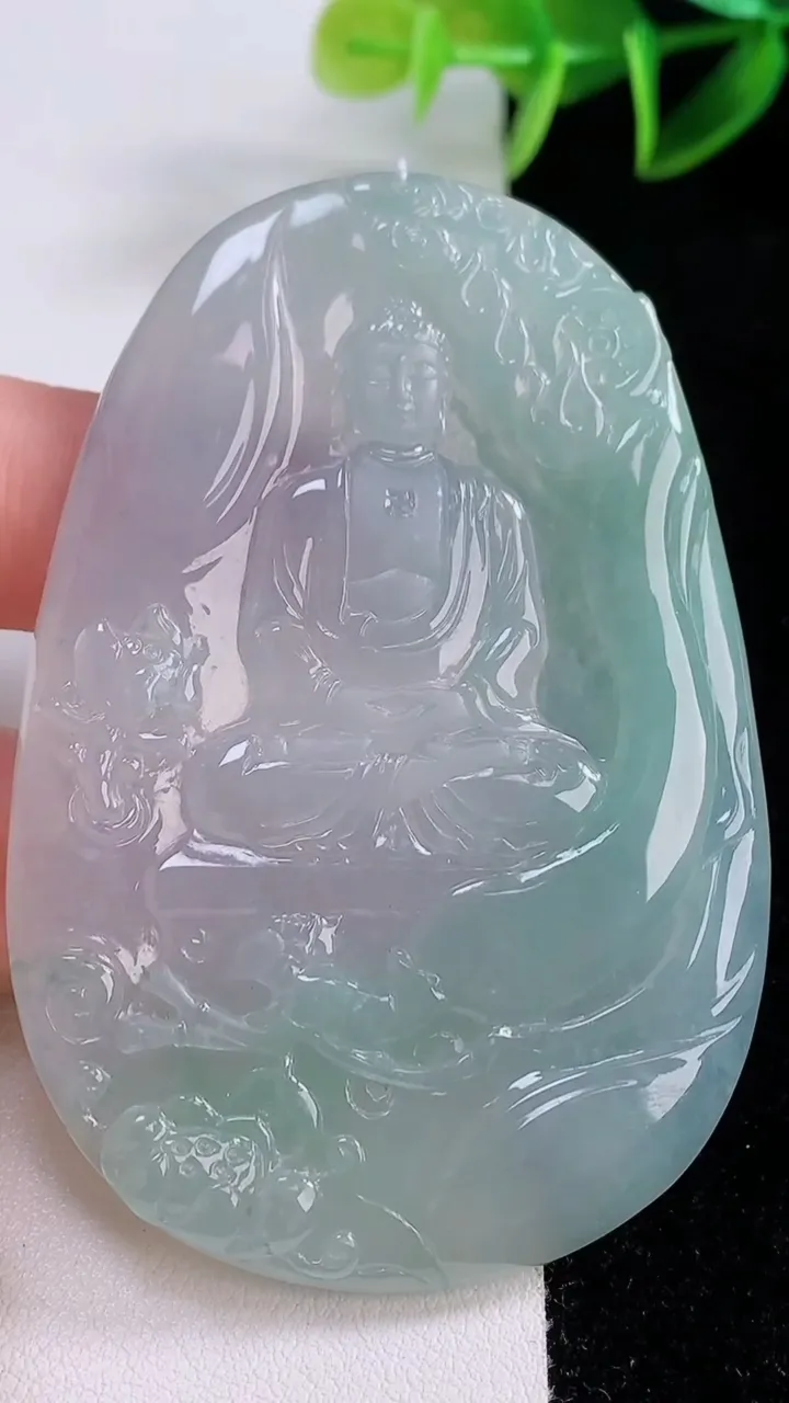 天然A货翡翠大日如来吊坠，尺寸69.3-47-5.5，重量:41.11g
11月24日