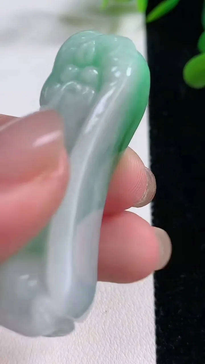 天然A货翡翠貔貅吊坠一对，尺寸48.2-13.6-16.6，重:22.46g
11月24日