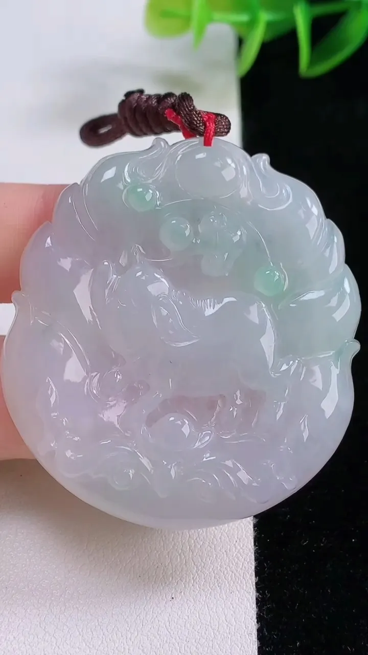 天然A货翡翠生肖猪吊坠，尺寸48.8-44-5.2，重量:22.34g
11月24日