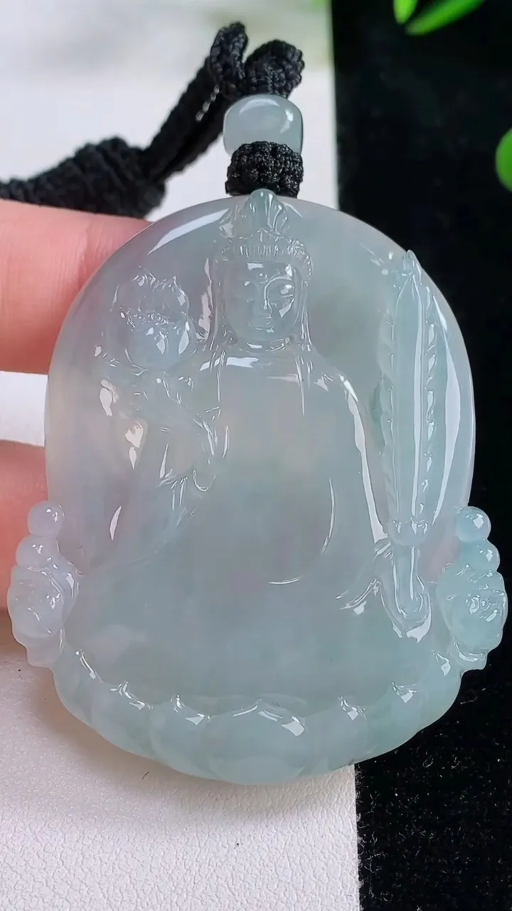 天然A货翡翠虚空藏菩萨吊坠，尺寸53.2-44.2-5.6，重量:31.96g
11月24日