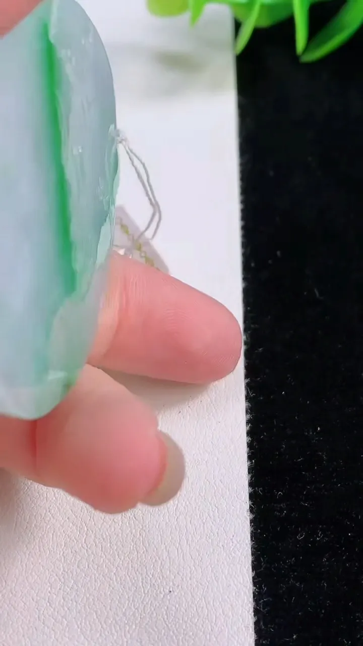 天然A货翡翠山水牌吊坠，尺寸56.4-45.4-5.4，重量:30.00g
11月24日