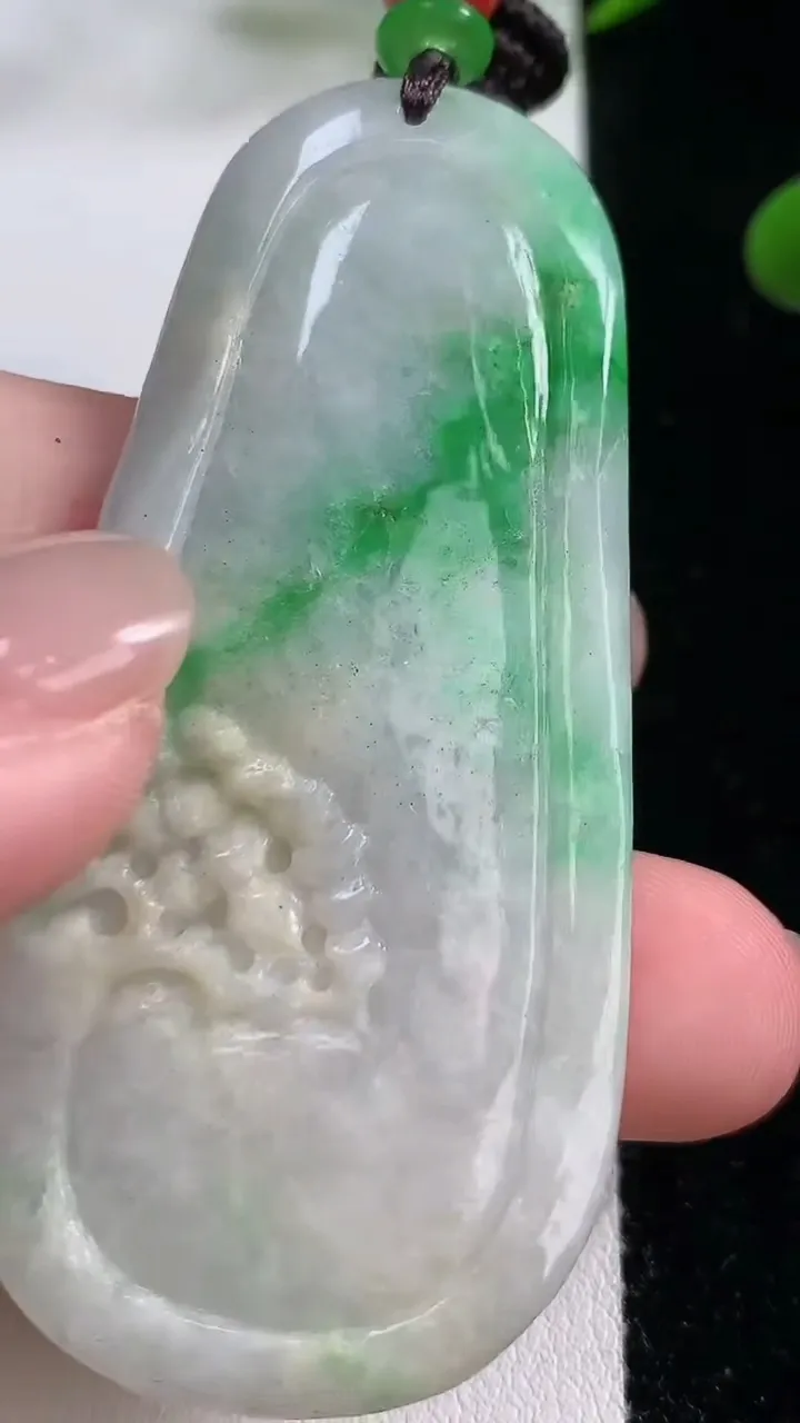 天然A货翡翠山水牌吊坠，尺寸62.7-29-7.2，重:25.61g
11月24日