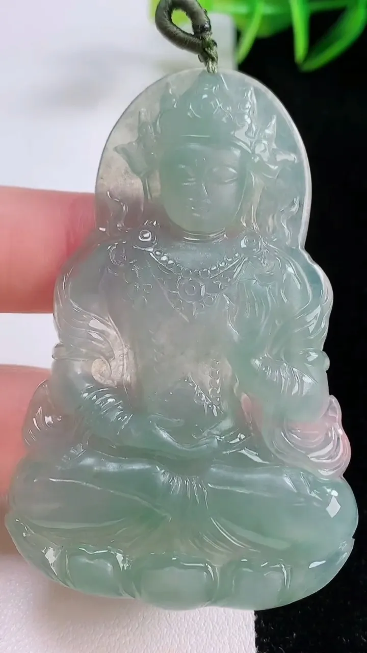 天然A货翡翠度母观音吊坠，尺寸63.8-41.2-5.5，重量:25.52g
11月24日