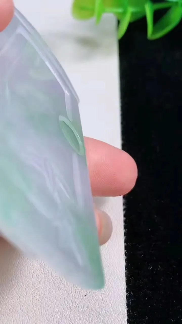 天然A货翡翠普贤菩萨吊坠，尺寸82.1-45.4-5，重量:39.35g
11月24日