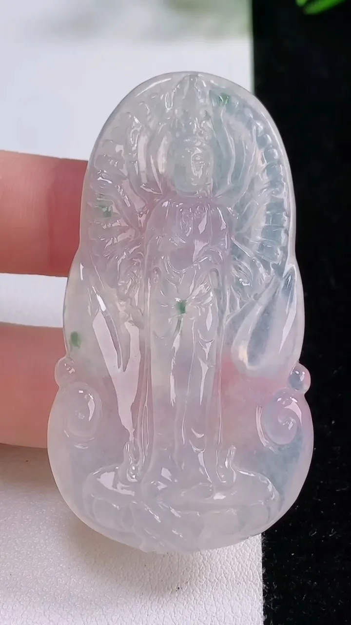 天然A货翡翠种飘花千手观音吊坠，尺寸59.7-32.6-5.4，重量:20.91g
11月24日