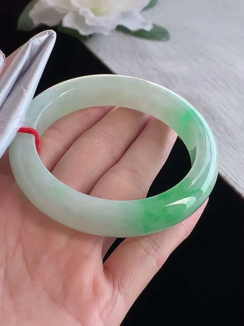 a货翡翠老坑冰种飘绿正装正圈手镯55-56圈口  尺寸55.8×12.4×8.8mm 1123