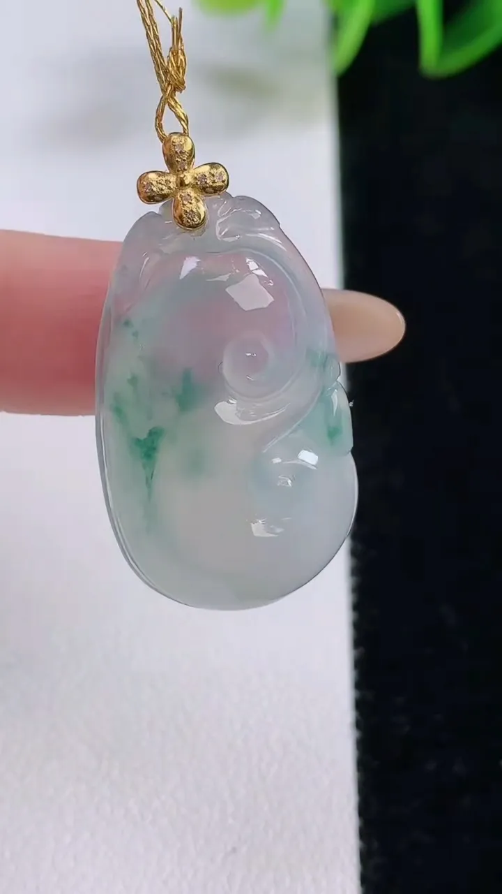 天然A货翡翠种飘花如意吊坠，尺寸30.4-18-5，重量:5.91g
11月24日