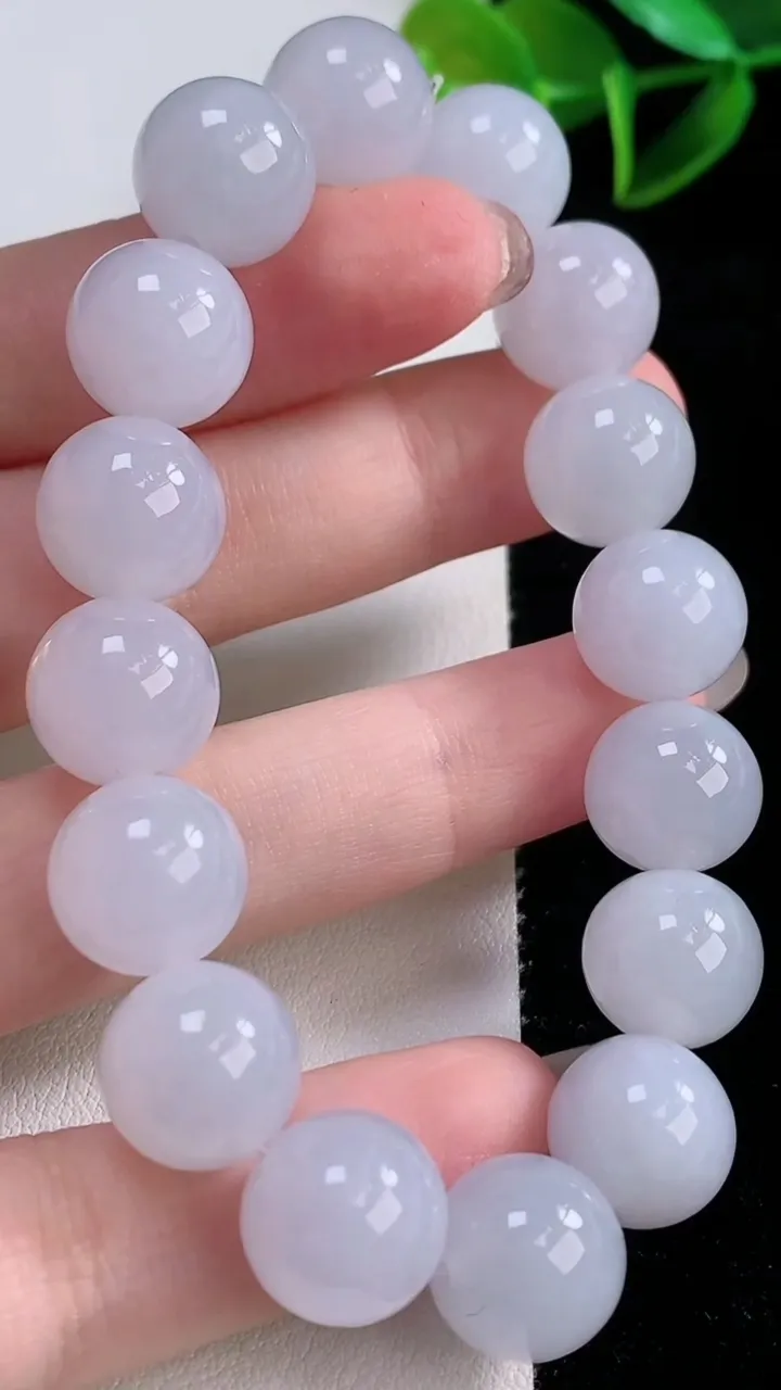 天然A货翡翠紫罗兰圆珠手串，尺寸12-16颗，重量:47.88g11月24日
工厂直销收藏佳品,种好水足，色泽均匀，有种有色，上手高大气！