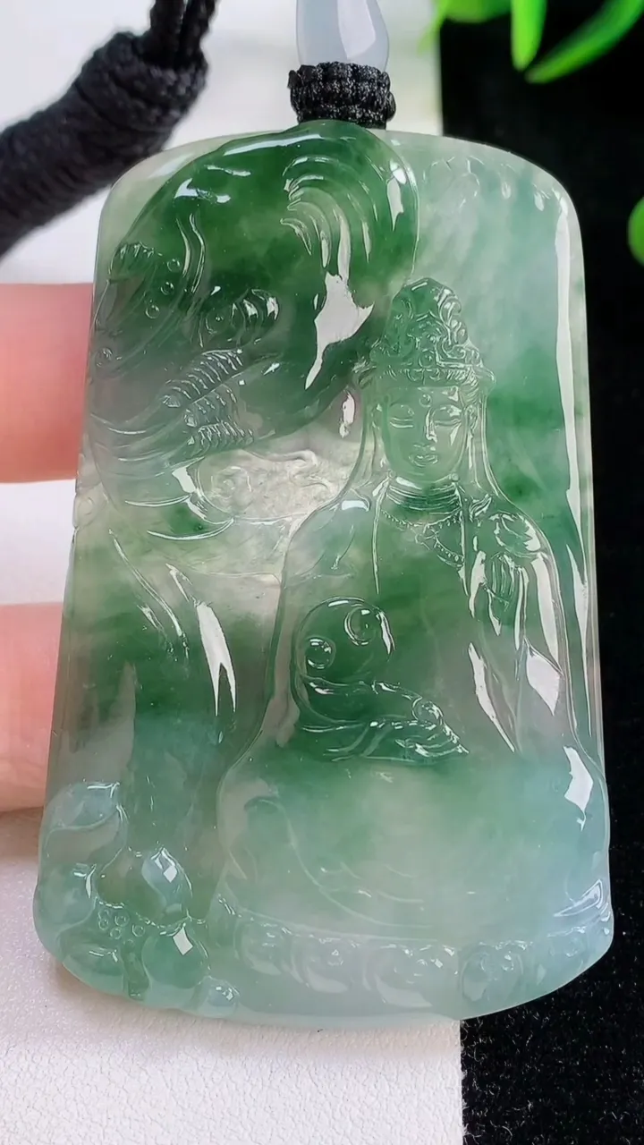 天然A货翡翠普贤菩萨吊坠，尺寸67.7-42.5-5，重量:41.43g
11月24日