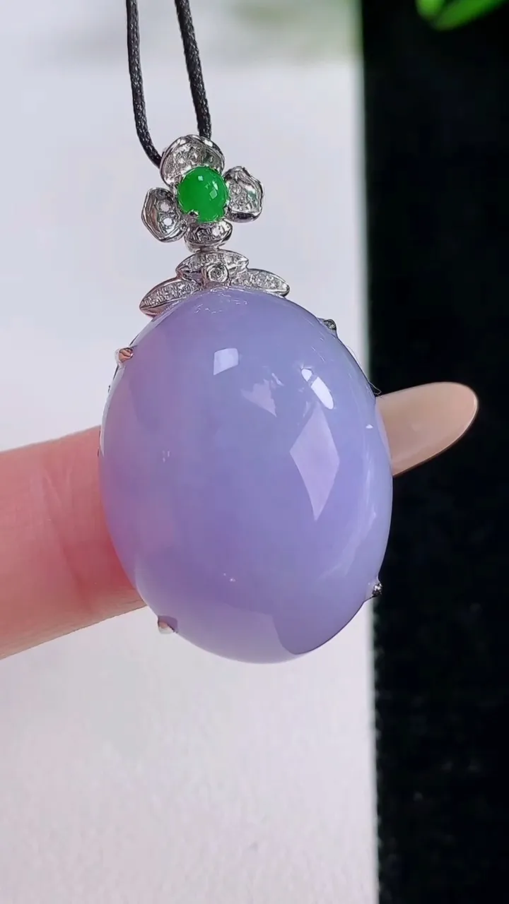 天然A货翡翠18K金紫罗兰蛋面吊坠，尺寸33.7-23.8-18.8-12.3，重量:10.38g
11月24日