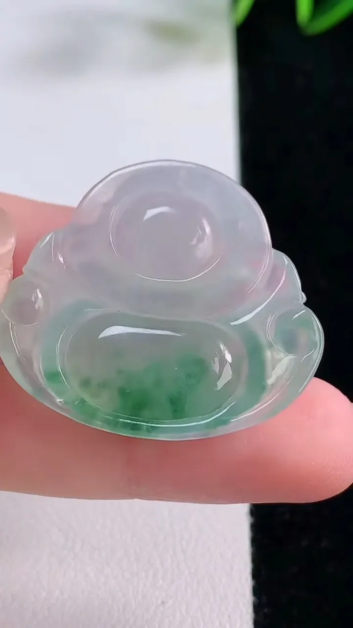 天然A货翡翠冰种飘花佛公吊坠，尺寸29-32.6-5.9，重量:8.34g
11月24日