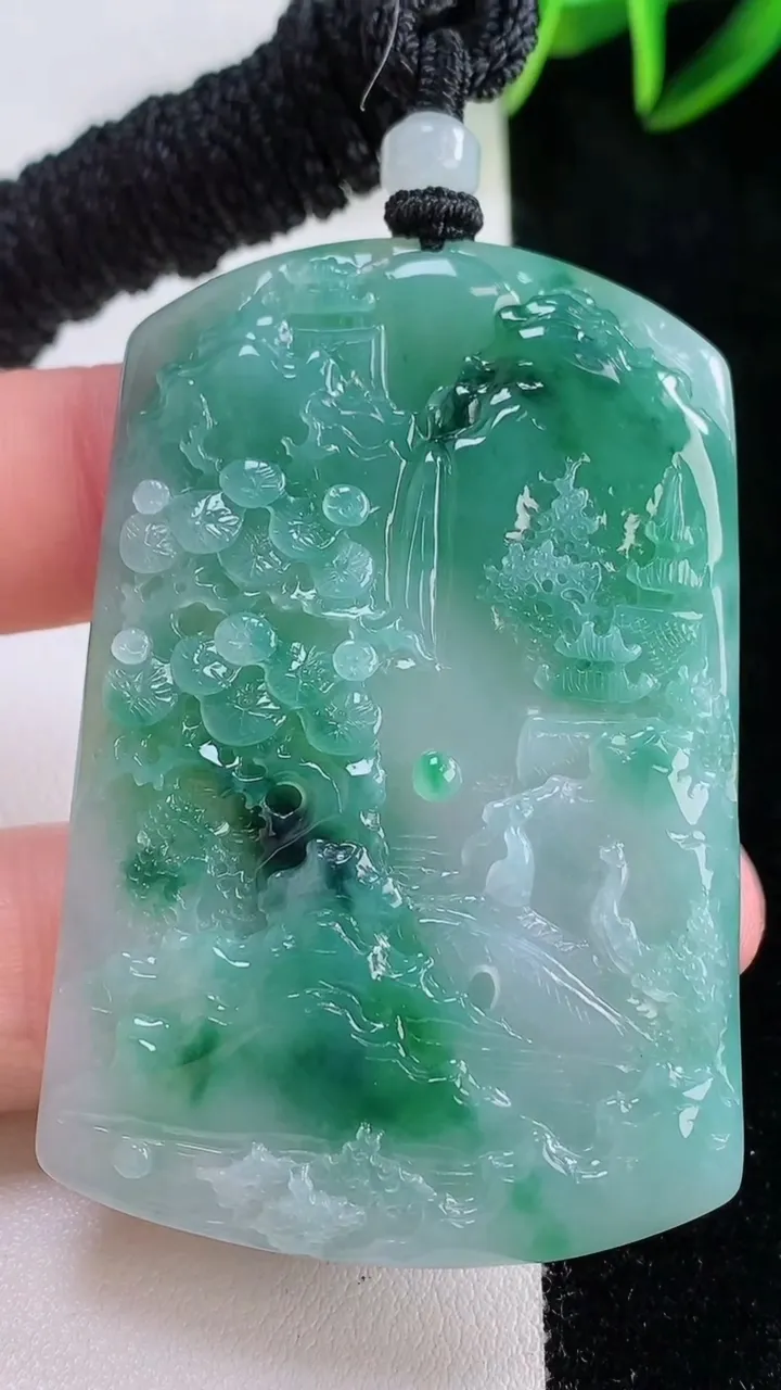 天然A货翡翠山水牌吊坠，尺寸58.8-39-6.3，重量:37.72g
11月24日