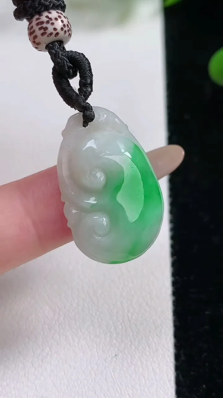 天然A货翡翠如意吊坠，尺寸26-16-6，重:3.80g
11月24日