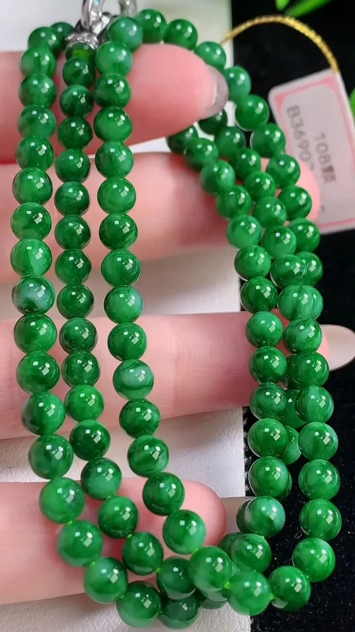 天然A货翡翠圆珠项链，尺寸5-108颗，重量:27.91g
11月24日