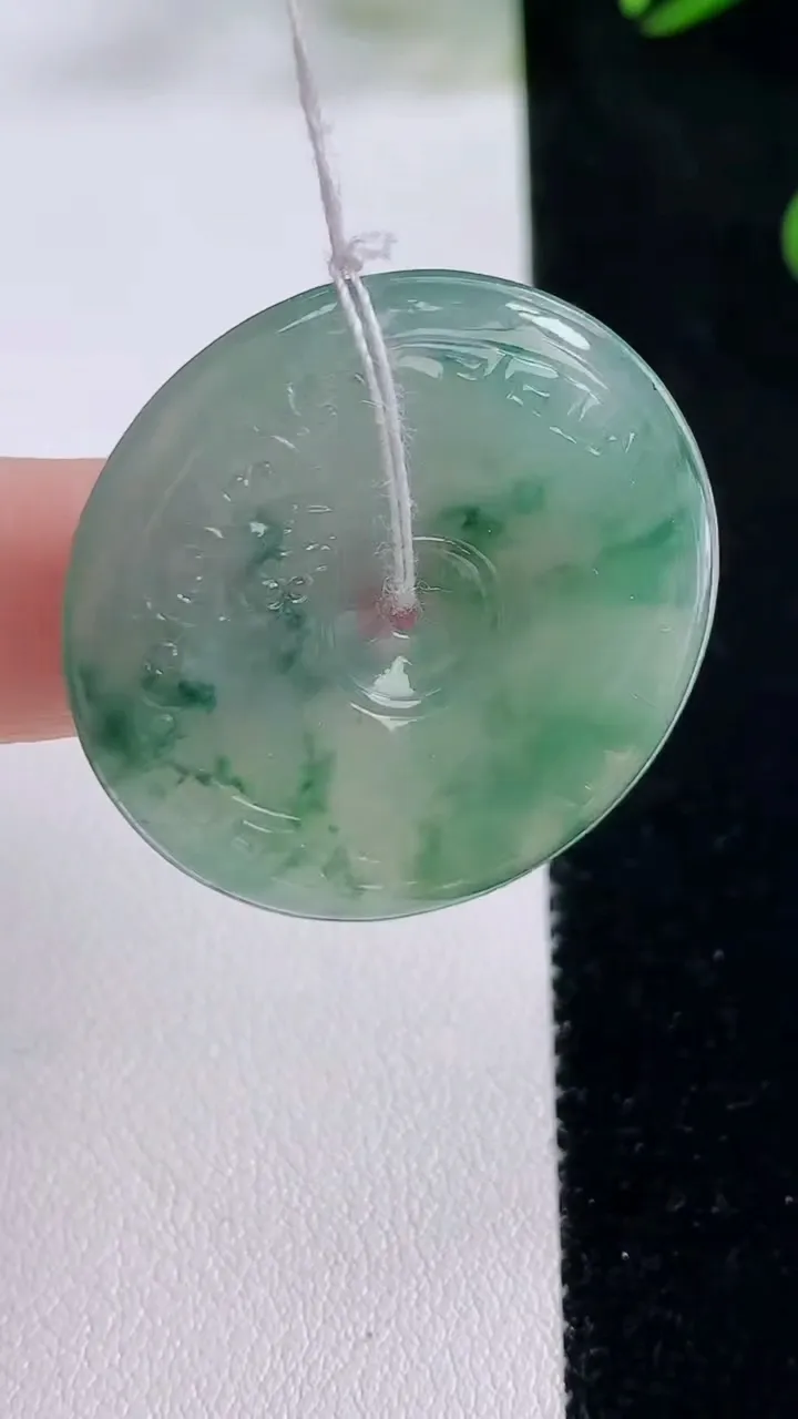 天然A货翡翠种飘花金枝玉叶 叶子吊坠，尺寸43.4-31.4-19.6-5.5，重量:6.91g
11月24日