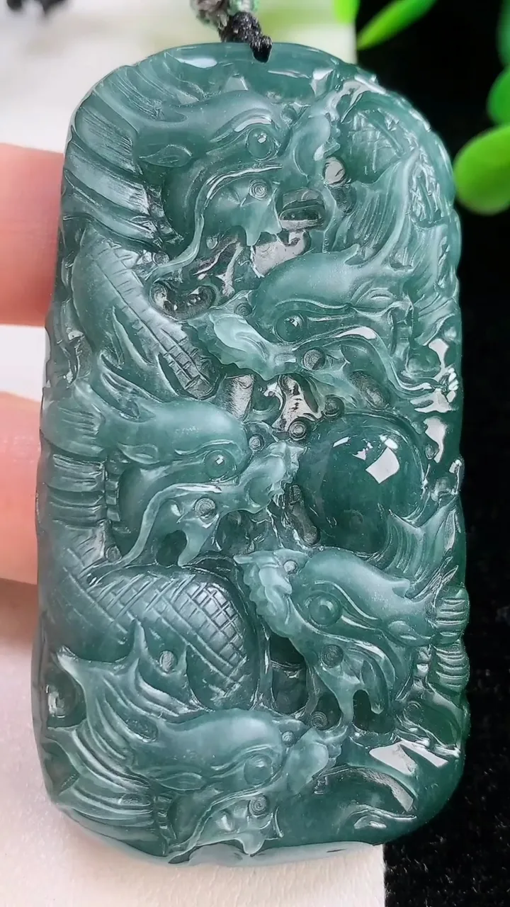 天然A货翡翠九龙至尊 龙牌吊坠，尺寸67.8-36.3-12.6，重:67.27g
11月24日