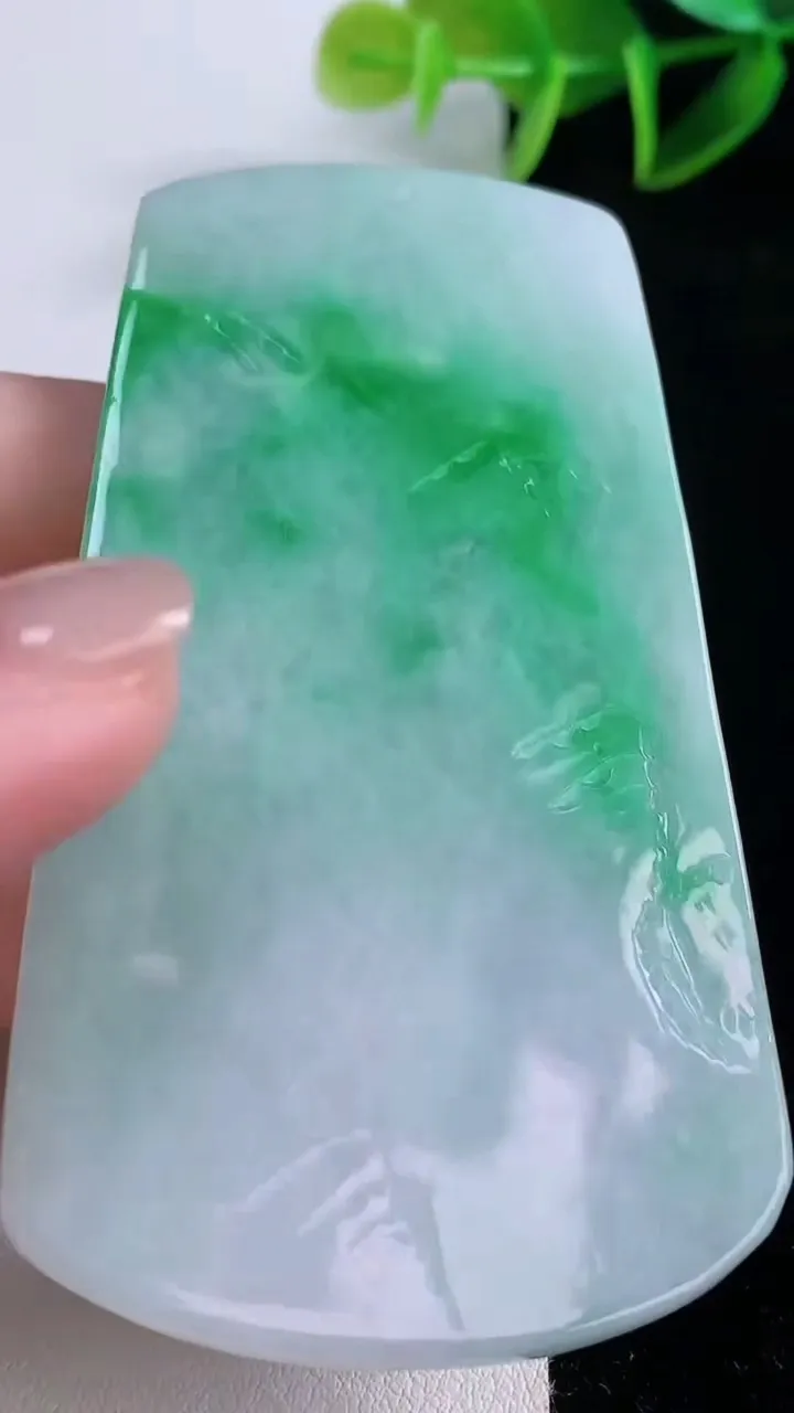 天然A货翡翠山水牌吊坠，尺寸76.7-42-5.1，重量:44.38g
11月24日