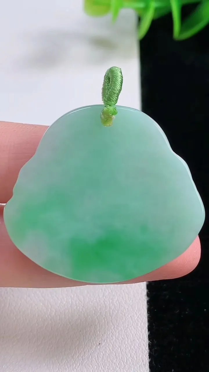 天然A货翡翠佛公吊坠，尺寸32.8-37.2-6，重量:13.19g
11月24日