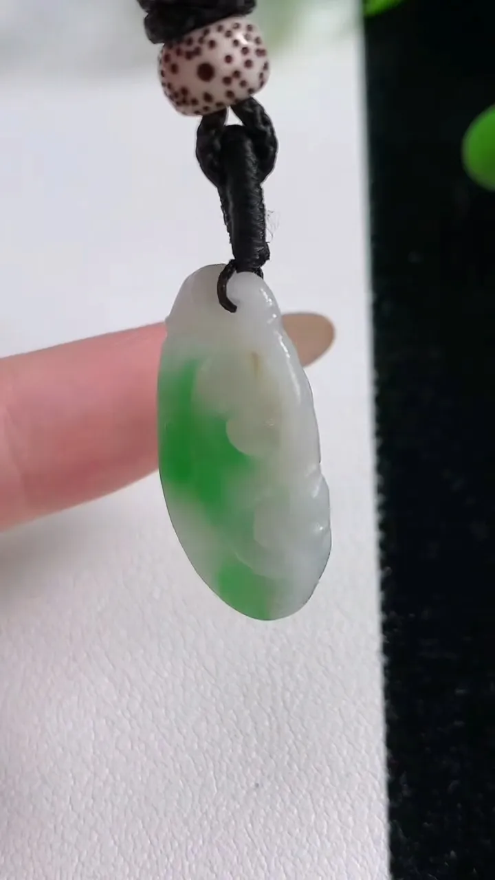 天然A货翡翠如意吊坠，尺寸26-16-6，重:3.80g
11月24日