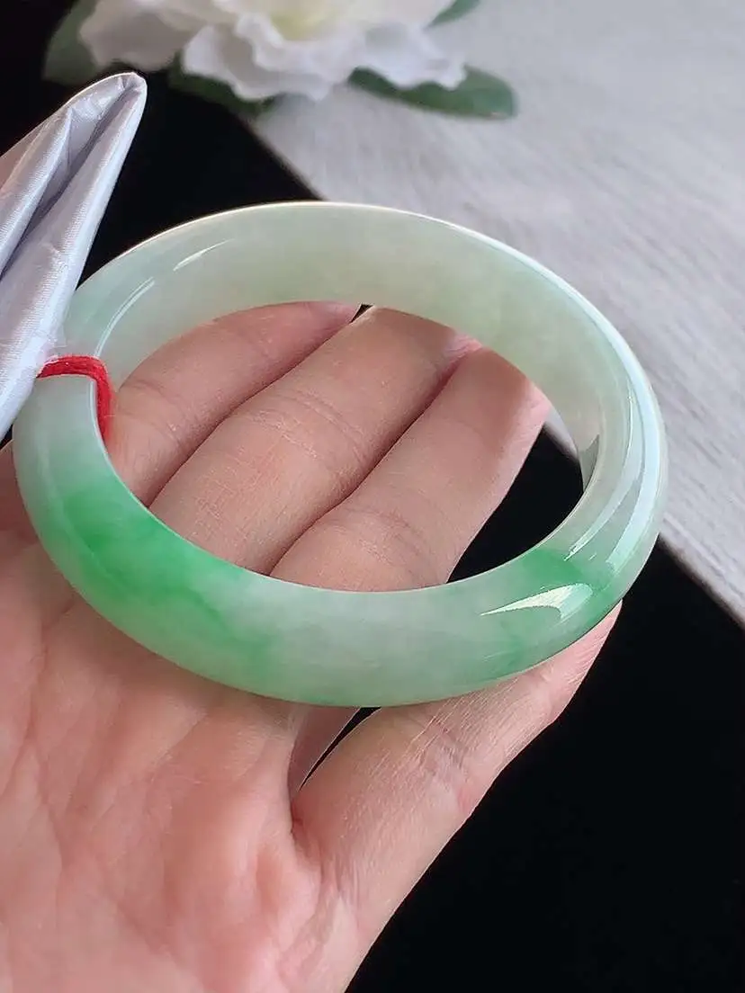 a货翡翠老坑冰种飘绿正装正圈手镯55-56圈口  尺寸55.8×12.4×8.8mm 1123